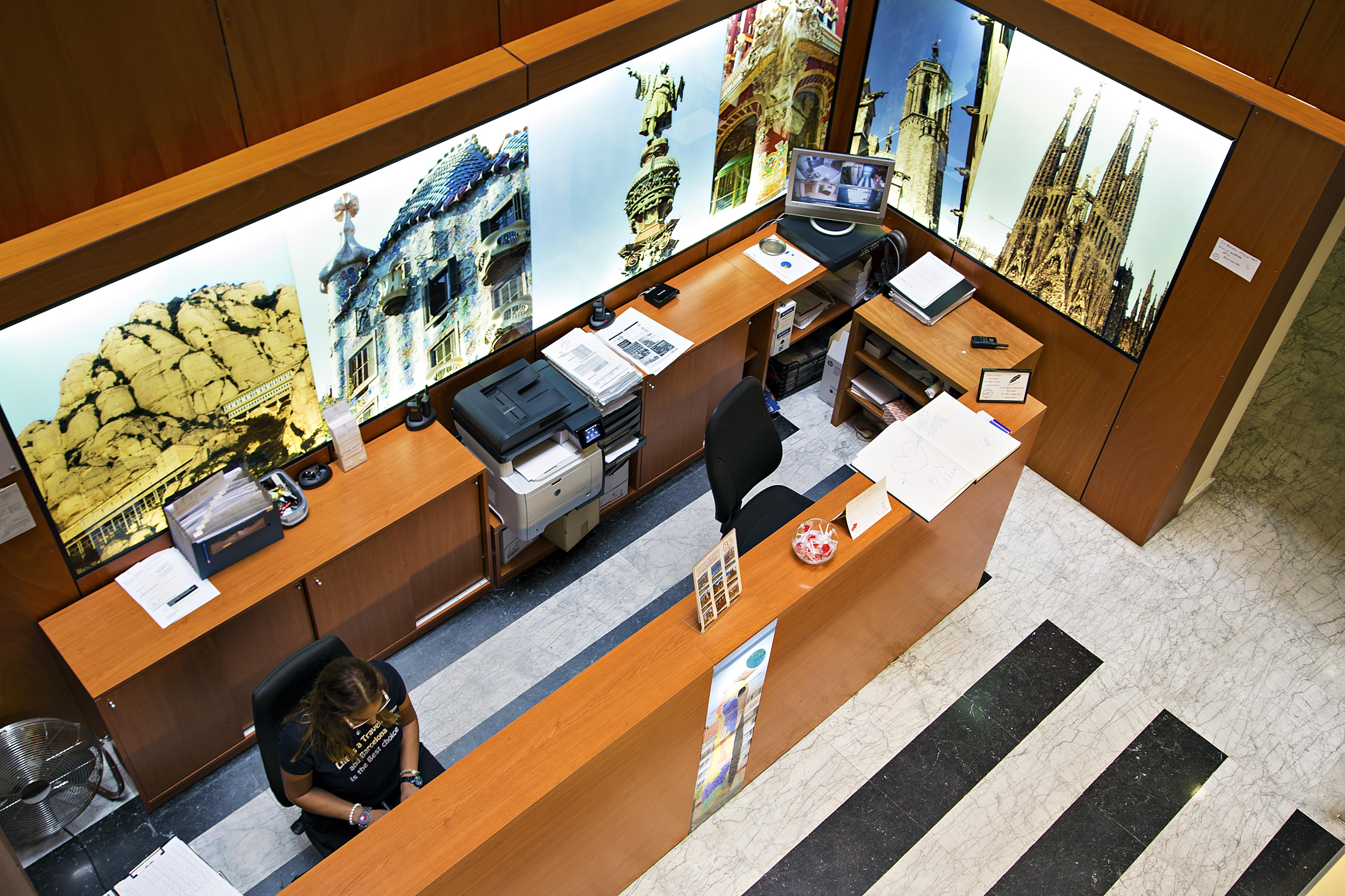 Libere Barcelona Sant Antoni Aparthotel Ngoại thất bức ảnh